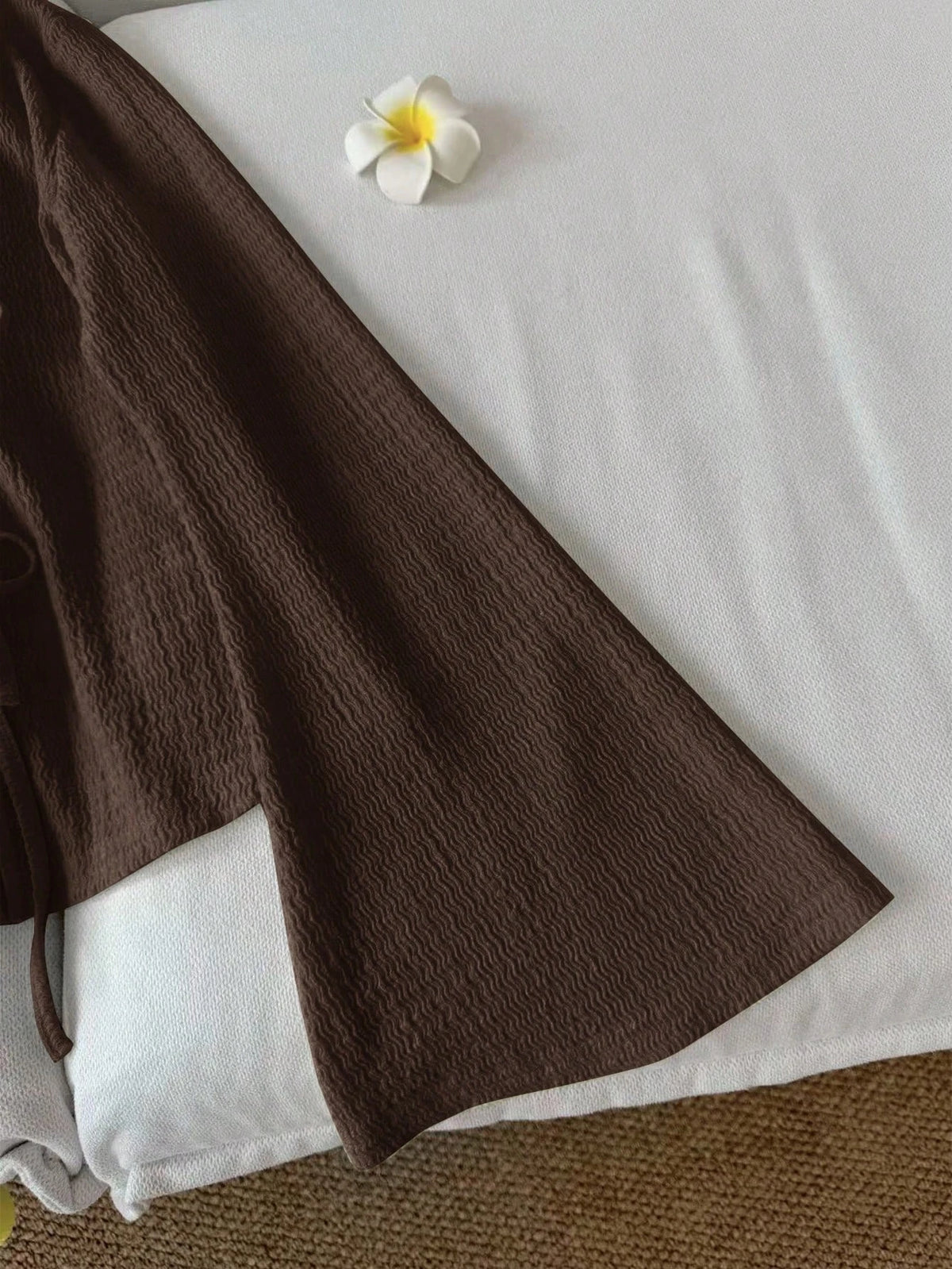 Blusa de punto con lazo frontal y mangas acampanadas