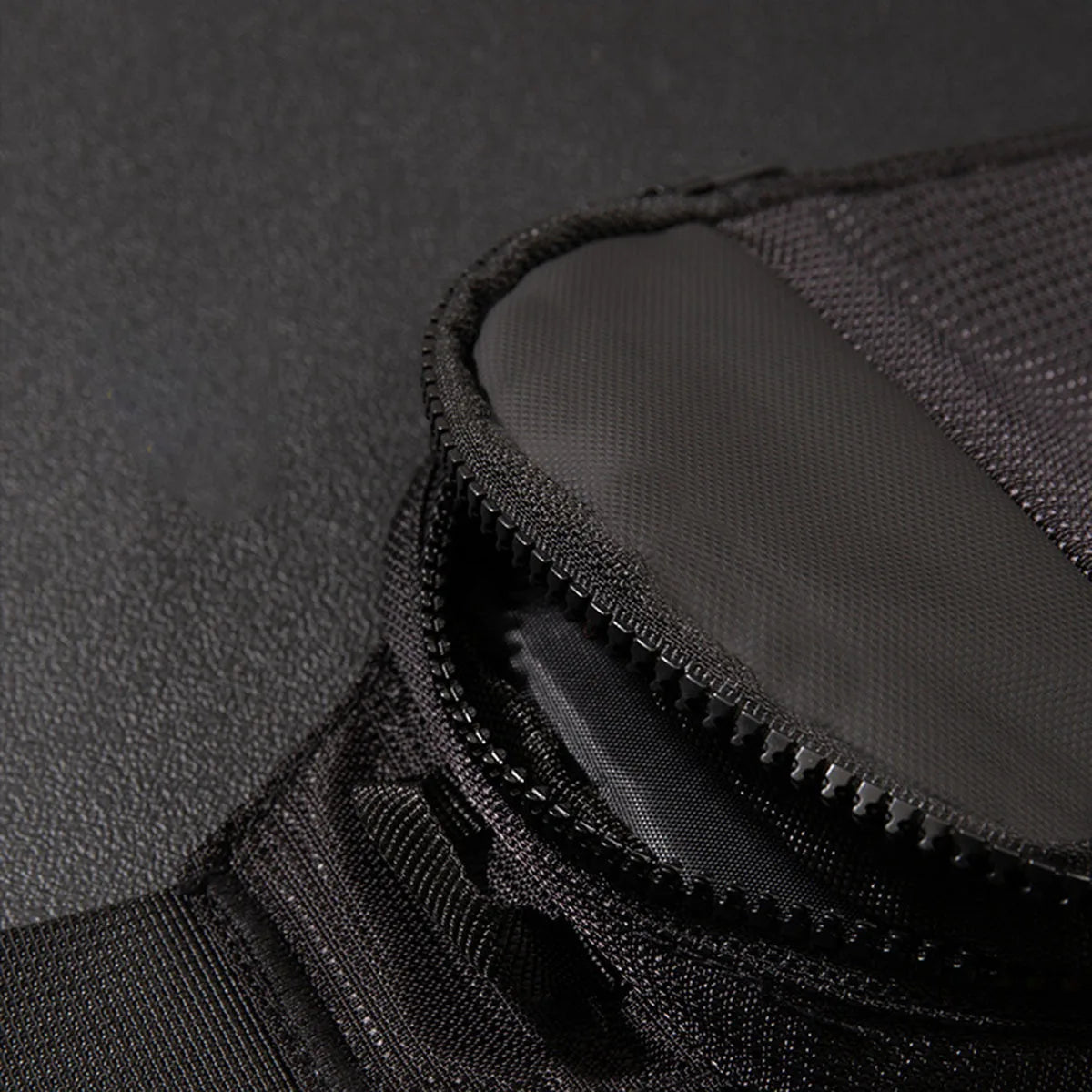Bandolera compacta de nylon con cierre de 20 × 14 cm