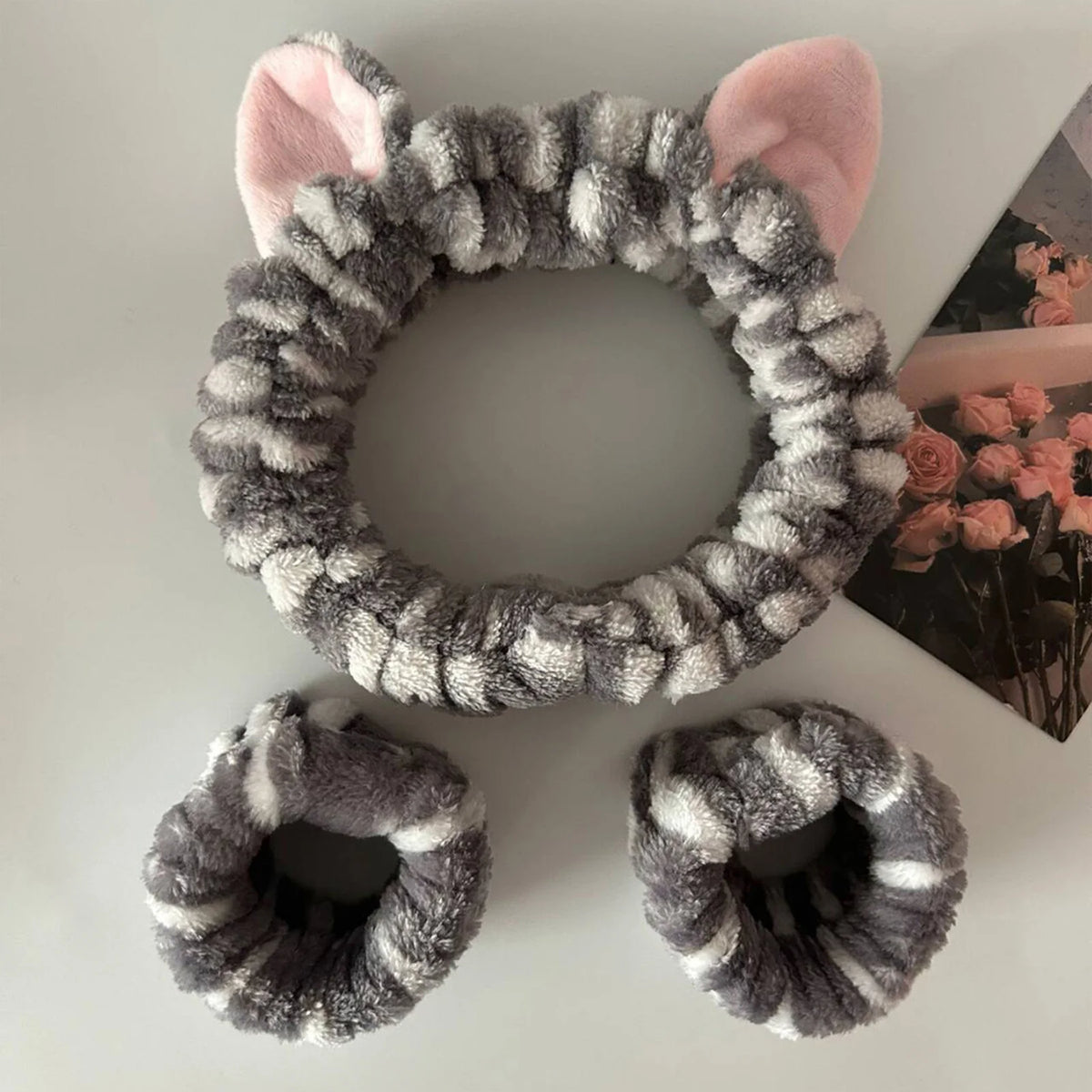 Set de vincha con orejas de gato y muñequeras para limpieza facial