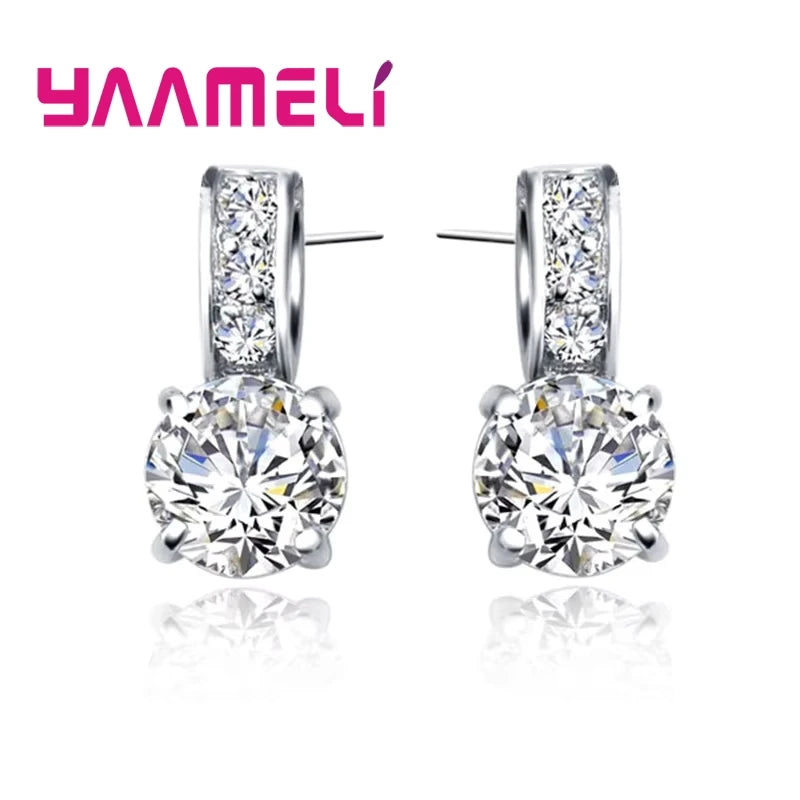 Set de collar con dije y aros de zirconia cúbica