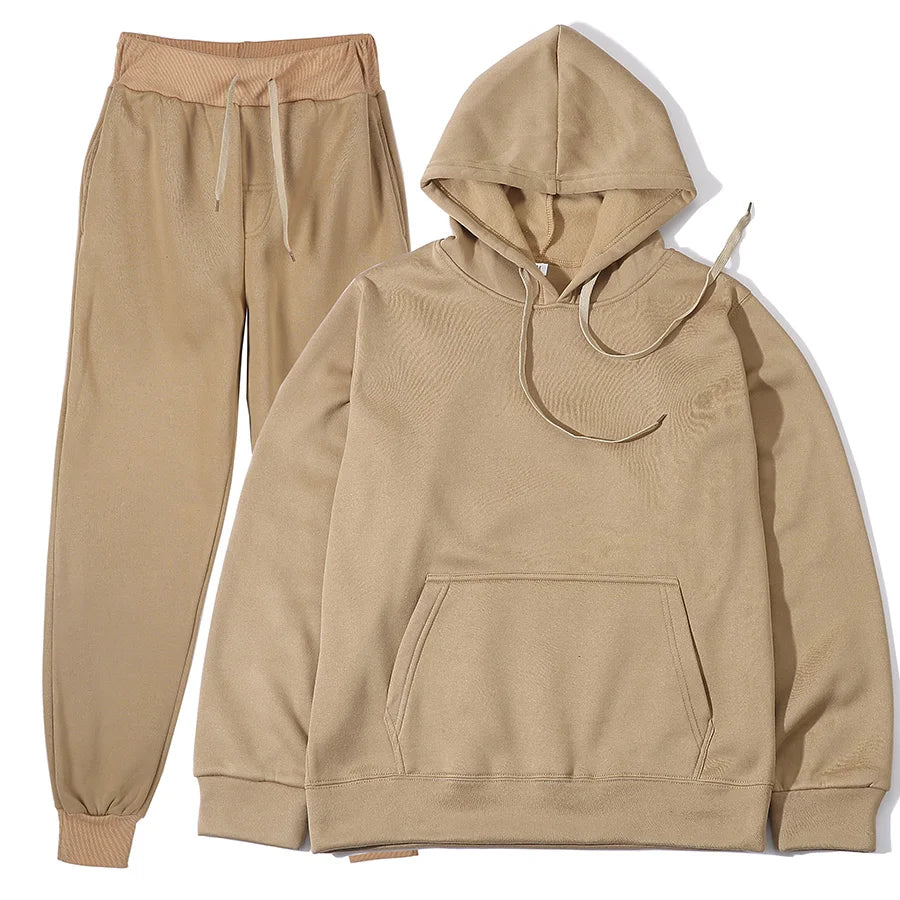 Conjunto de hombre con buzo con capucha y pantalón deportivo