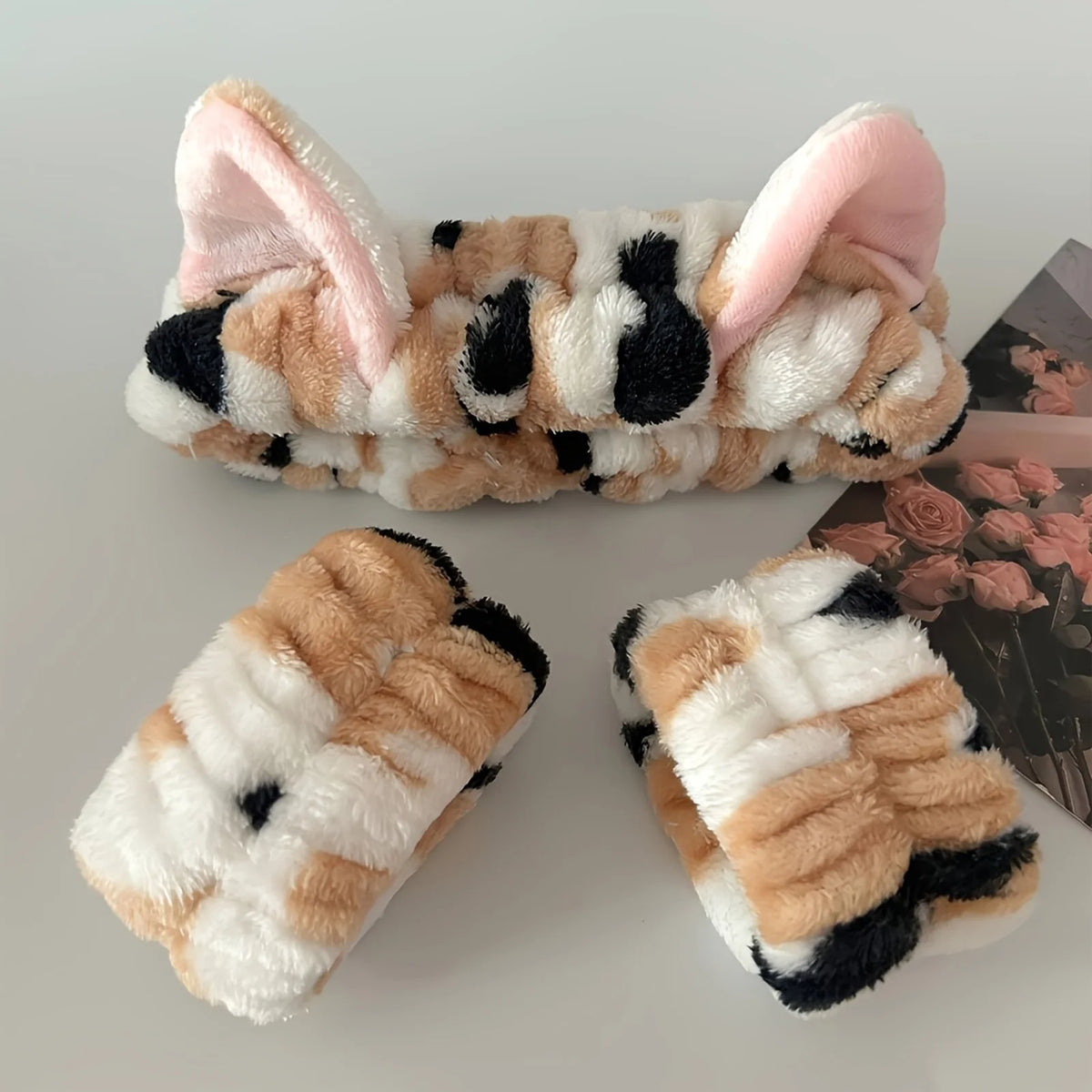 Set de vincha con orejas de gato y muñequeras para limpieza facial