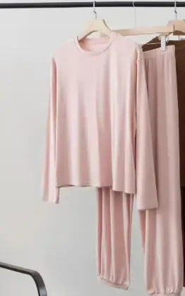 Conjunto de mujer de manga larga y pantalón holgado