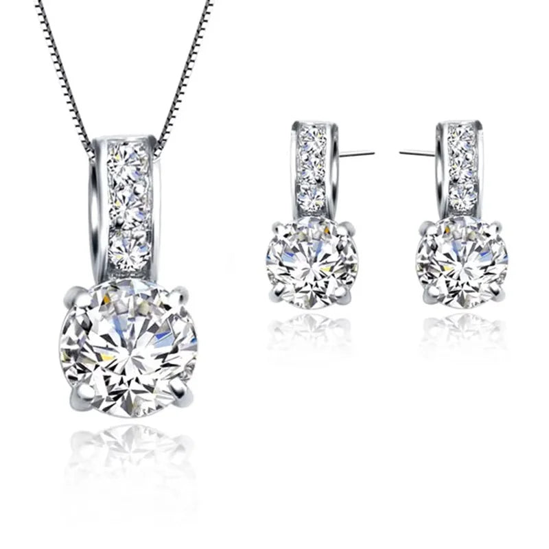 Set de collar con dije y aros de zirconia cúbica