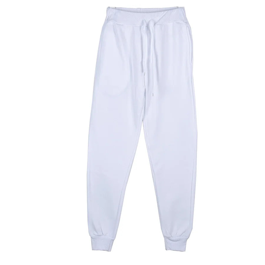 Conjunto de hombre con buzo con capucha y pantalón deportivo