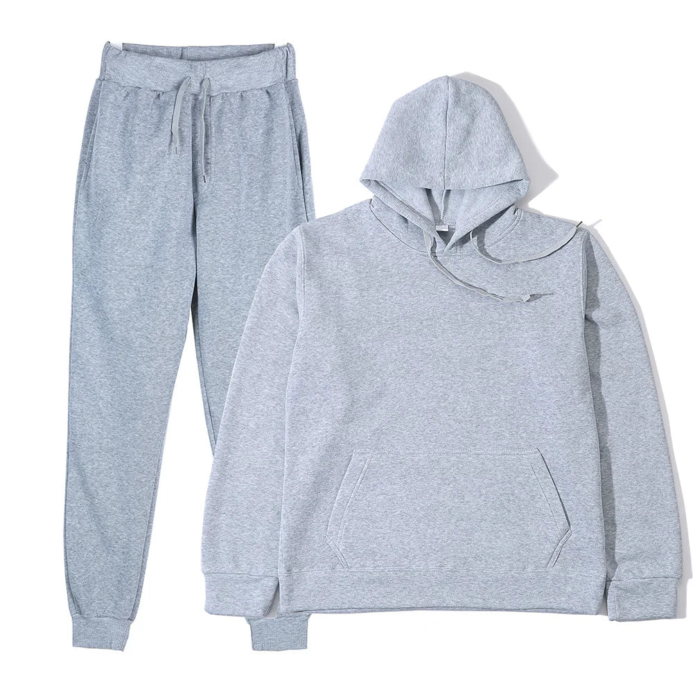 Conjunto de hombre con buzo con capucha y pantalón deportivo