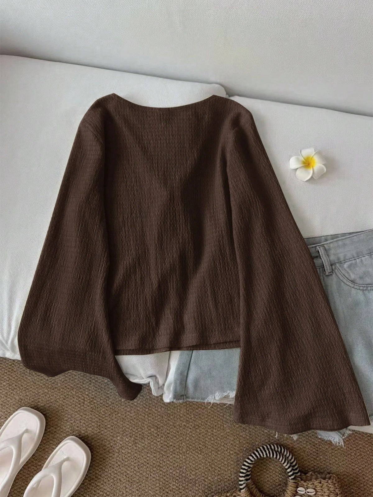 Blusa de punto con lazo frontal y mangas acampanadas