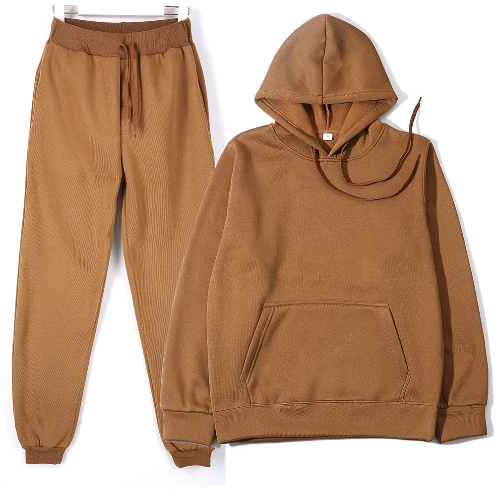 Conjunto de hombre con buzo con capucha y pantalón deportivo
