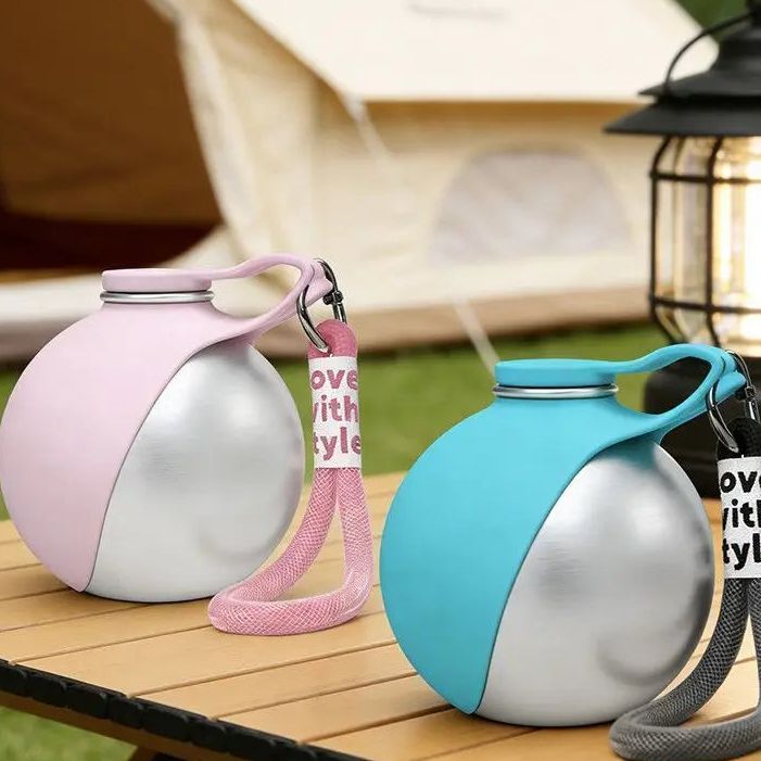 Botella para mascotas con recipiente plegable