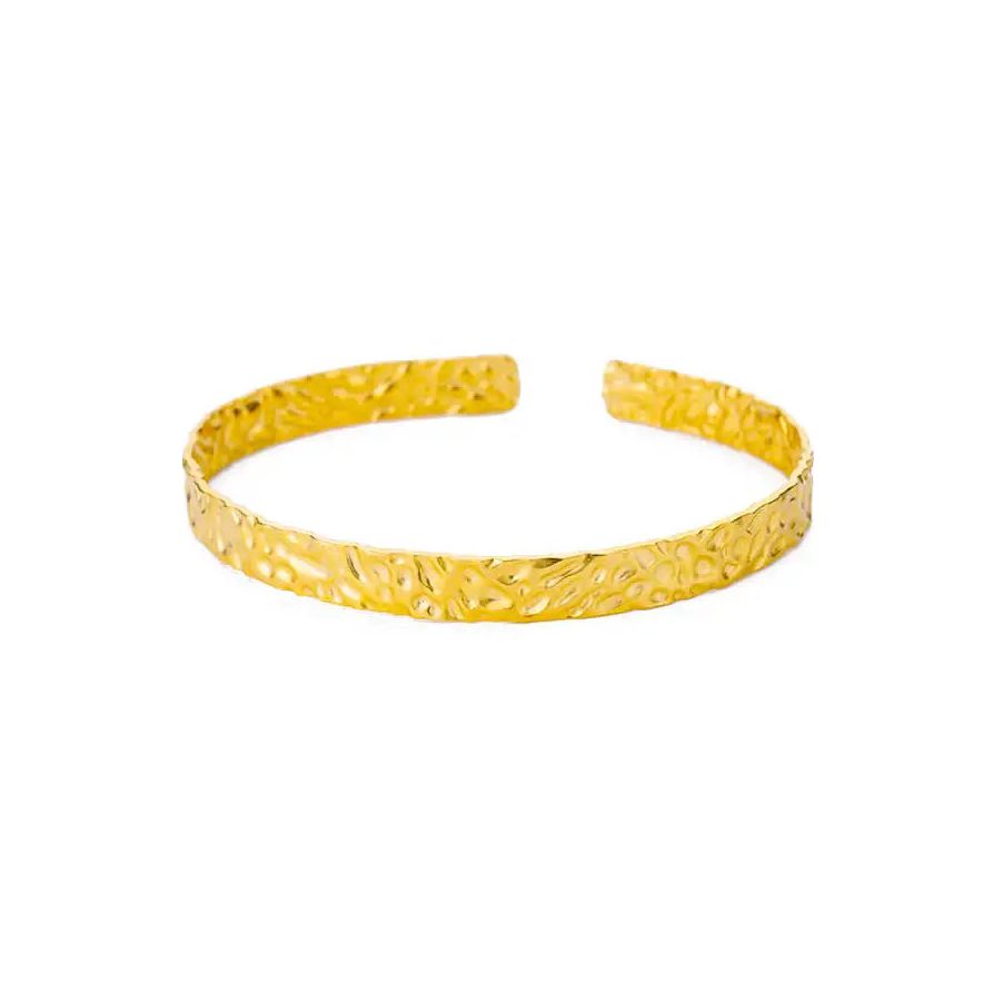 Brazalete ajustable con relieve de líneas curvas