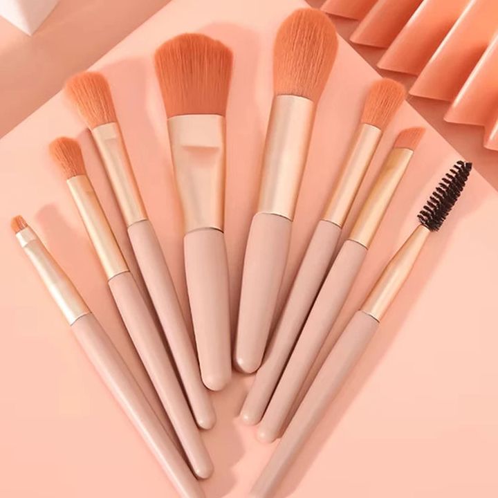 Ocho brochas pequeñas para maquillaje y retoques