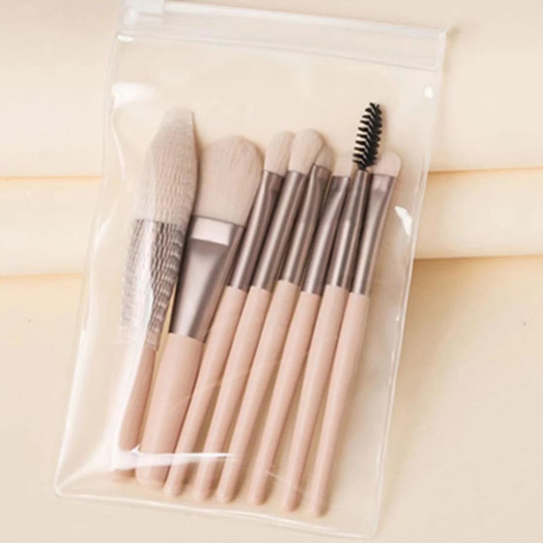Ocho brochas pequeñas para maquillaje y retoques