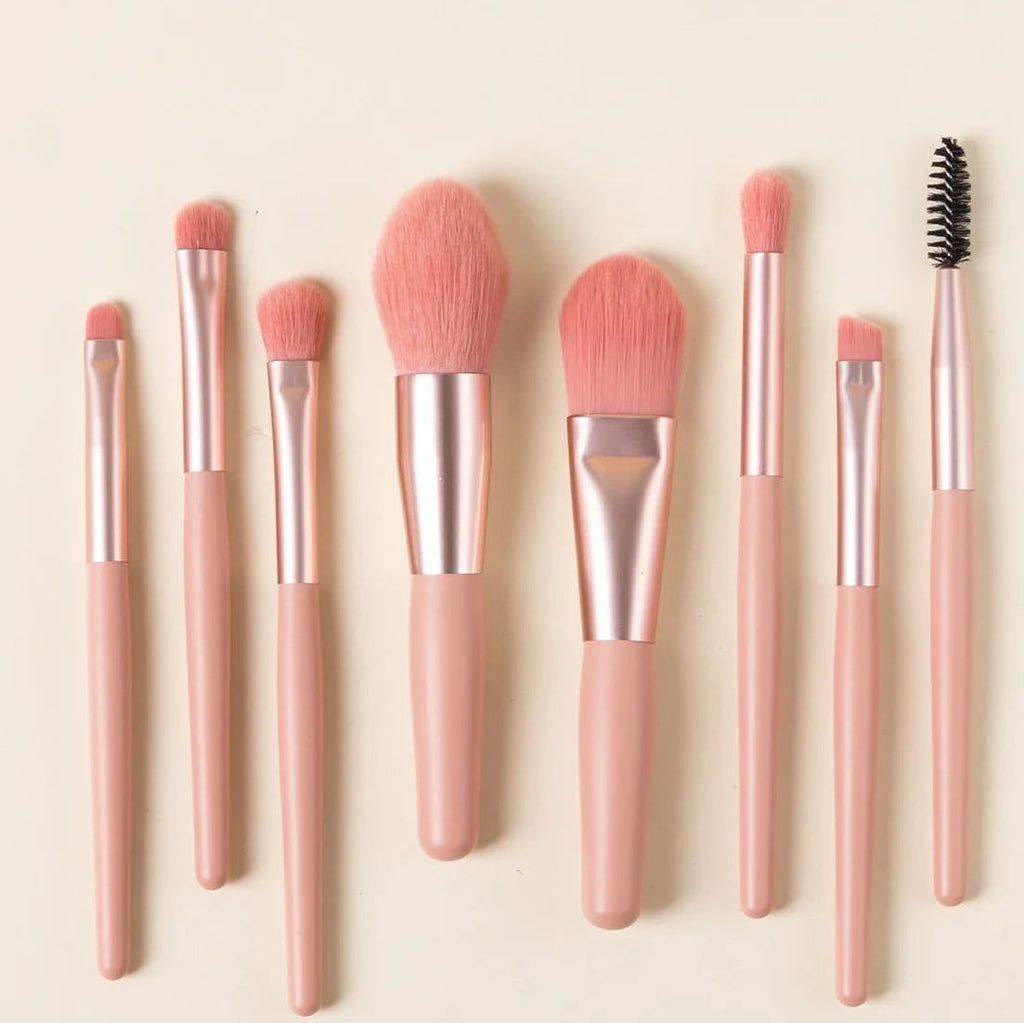 Ocho brochas pequeñas para maquillaje y retoques