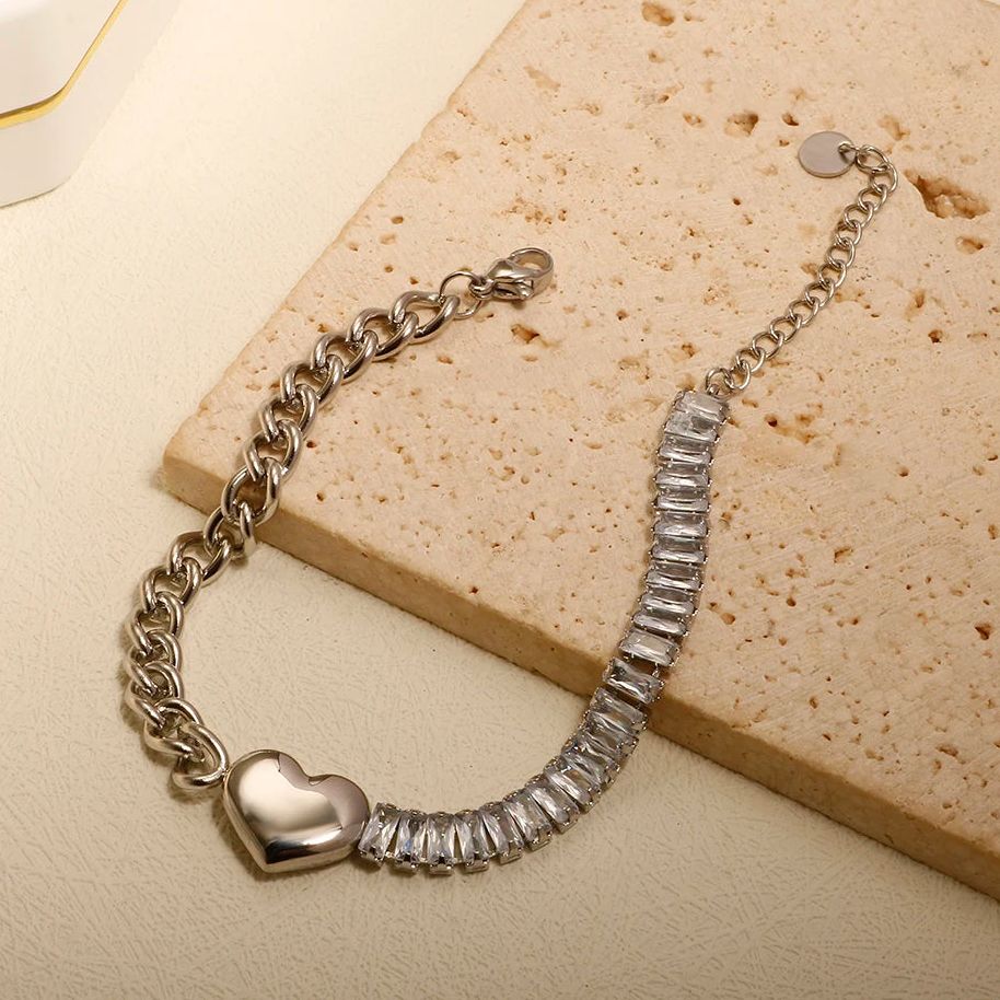 Pulsera ajustable con dije de corazón