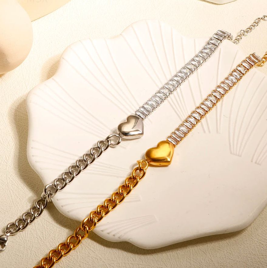 Pulsera ajustable con dije de corazón